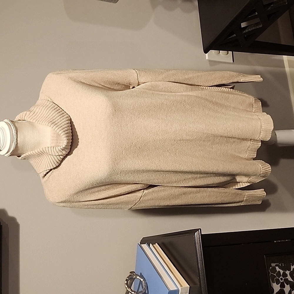 Vineyard Vines turtle neck sweater color is tan size L Bust 24 length 27